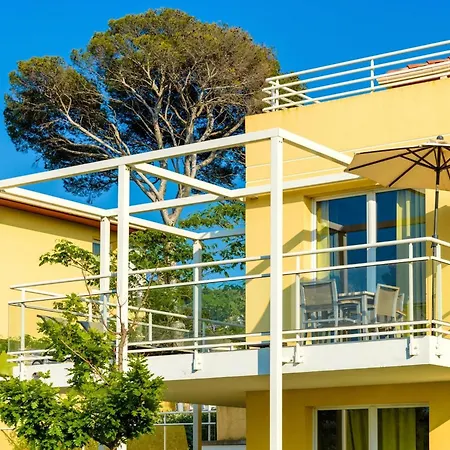 Duplex Near Marina & *